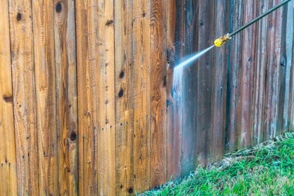 Fence Washing in Arroyo Grande