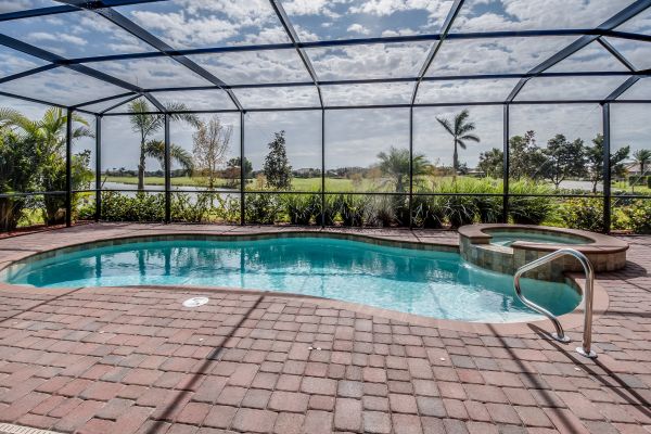 Pool Enclosure Cleaning in Arroyo Grande